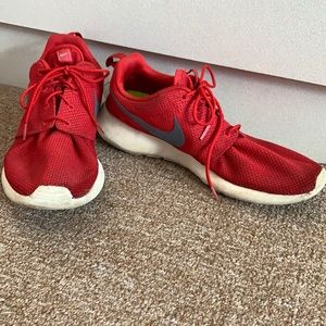 Nike Men’s Roshe One - Red/Grey/White; Size 11